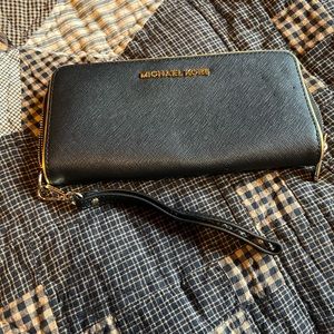 Michael kors wristlet